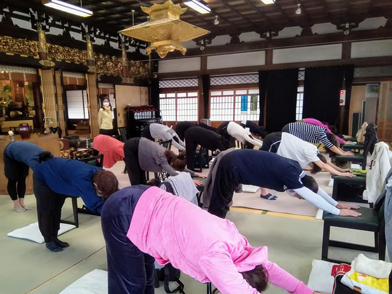 お寺ヨガ